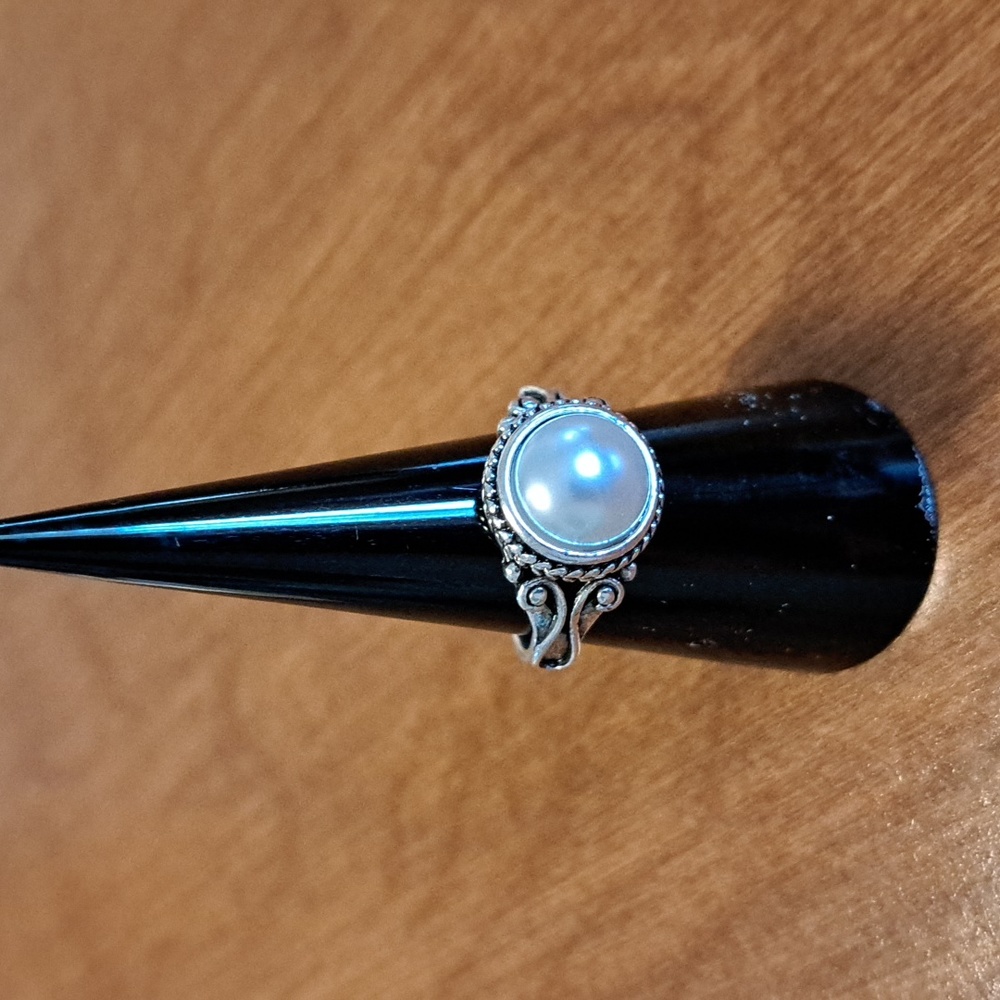 FLASH SALE Pearl type ring size 7